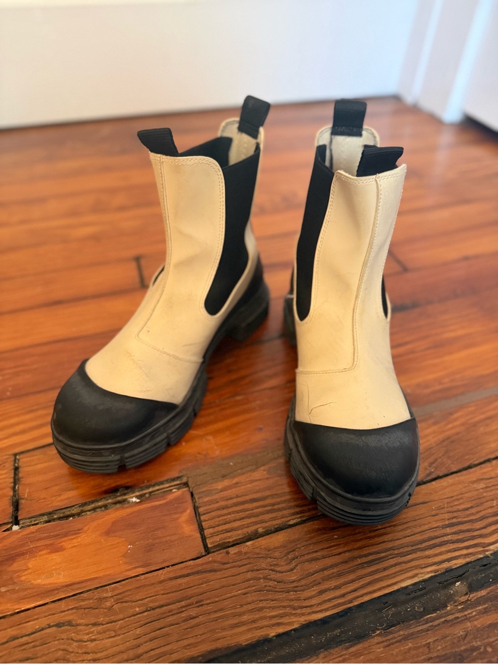 Ganni Cream and Black Chelsea Boots Sz38